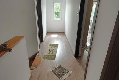 Casă cu 5 camere cu Teren 425 Mp în Sadu - 3
