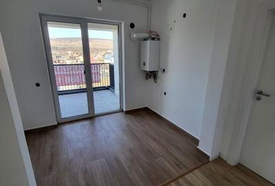 Apartament cu 3 camere decomandat în Florești