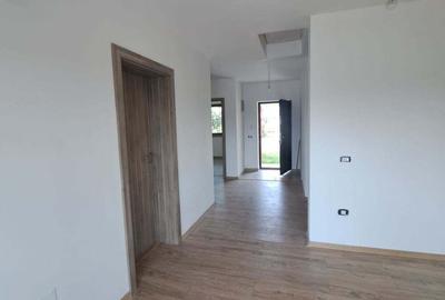 Casă cu 4 camere cu Teren 400 Mp în Parța - 3