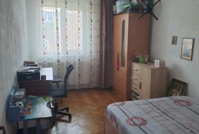 Apartament cu 3 camere decomandat în Traian - 4