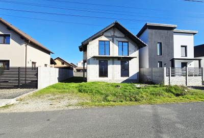 Casa noua cu etaj, 300 mp teren - Livada