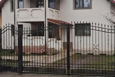 Casă cu Teren 500 Mp în Central - 2