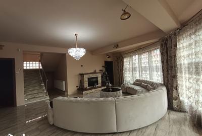 Casă cu 7 camere cu Teren 460 Mp în Central - 2