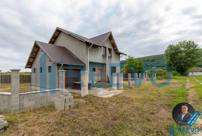 Vila spa?ioasa cu vedere la padure, la doar 15 minute...