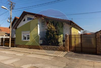 Casa SPATIOASA de vanzare in zona semicentrala - 1