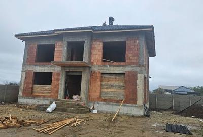 Casă cu 4 camere în Central - 3