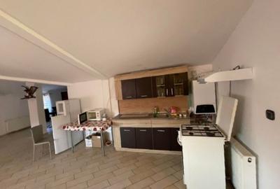Casă cu 4 camere în Central - 3