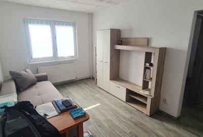 Apartament cu 2 camere semidecomandat, mobilat în Florilor