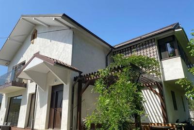 Casă cu 10 camere cu Teren 1140 Mp în Bascov - 4