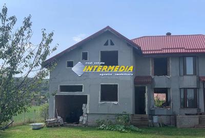 Casă individuală cu 4 camere cu Canalizare în Cetate - 1