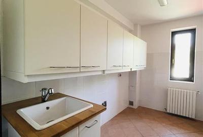 Casă cu 8 camere cu Teren 652 Mp în Sisești - 16