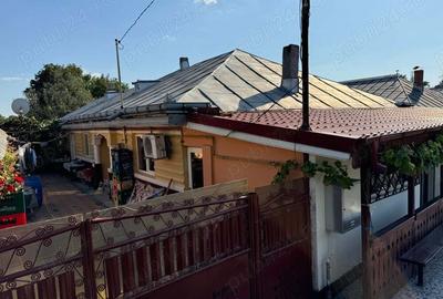 Vand Casa cu spatiu comercial la E85 Filipesti - 2