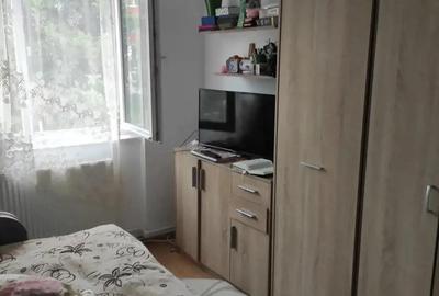 Ap 2 camere etj 1,zona liceul auto
