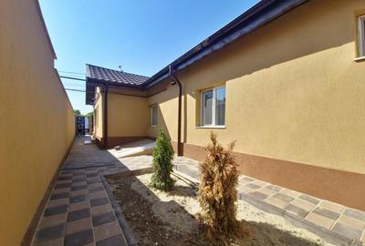 Casă cu 3 camere cu Canalizare în Km 4 - 1