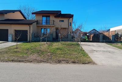 Casă cu 4 camere în Central