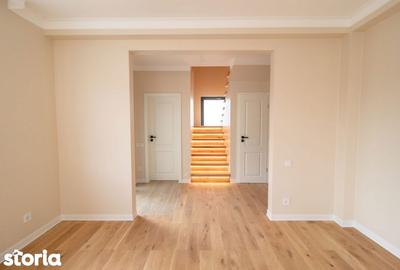 Casă cu 4 camere cu Canalizare în Primăverii - 1