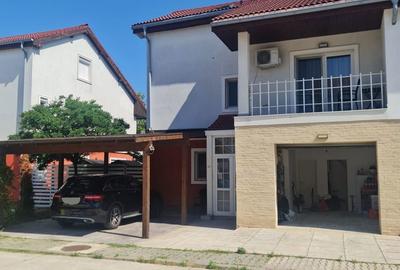 Casă cu 4 camere cu Teren 400 Mp în Central