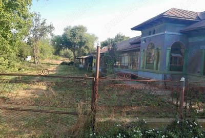 Casă cu 6 camere în Pietroșani - 2