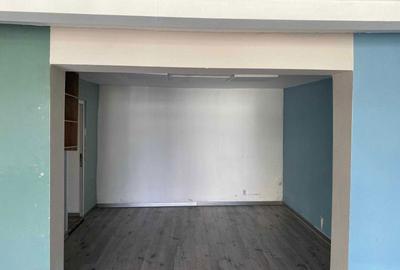 Spațiu comercial, de 300 mp, în Central - 7