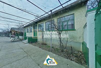 Casă cu 4 camere cu Canalizare în Cuvin - 1