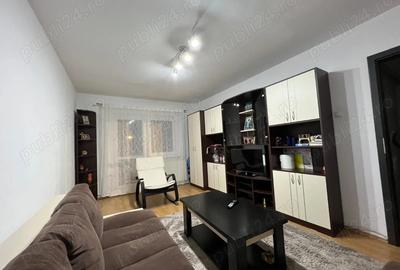 Proprietar inchiriez apartament cu 4 camere, 2 bai, decomandat, situat in Strand pe str. Barsei, la - 6