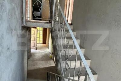 Casă cu 4 camere cu Teren 3400 Mp în Central - 1