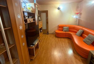 Apartament cu 3 camere decomandat în 9 Mai - 2