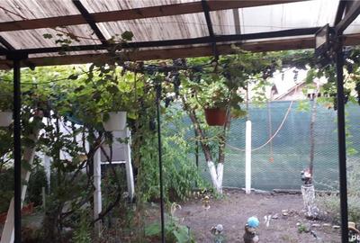 Casă cu 6 camere cu Teren 1000 Mp în Putineiu - 7
