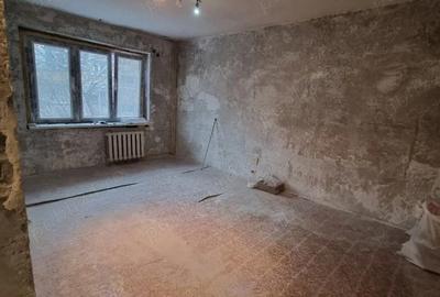 Apartament cu 3 camere decomandat în Olteniței