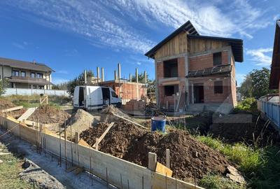 Casă cu 4 camere cu Teren 300 Mp în Burdujeni