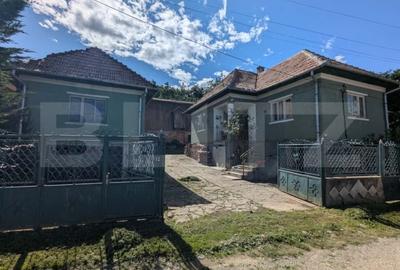 Casa renovabila cu teren generos de 1268 mp si front de 20 m, Gheorghieni Sat - 1