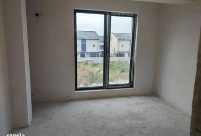 Casă cu 4 camere cu Teren 250 Mp în Central