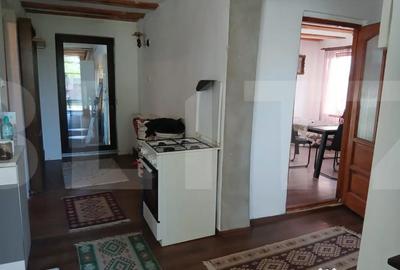 Casă cu 3 camere cu Teren 1550 Mp în Parța - 1