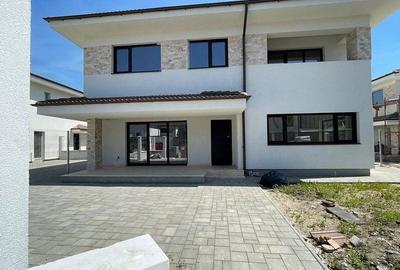 Casă individuală cu 3 camere în Nord-Est