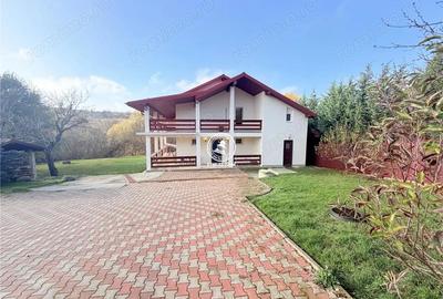 Casă cu Teren 1670 Mp în Bârnova - 4