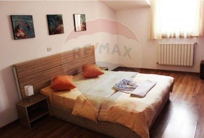 Hotel/Pensiune, de 906 mp, în P-ța Unirii - 26