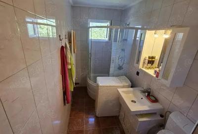 De vanzare apartament cu 3 camere, decomandat, situat in zona Lunei . Apartamentul se afla la etajul - 10