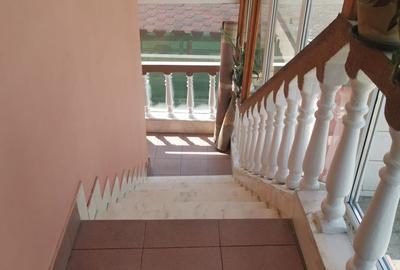 Casă cu 7 camere cu Teren 450 Mp în Central