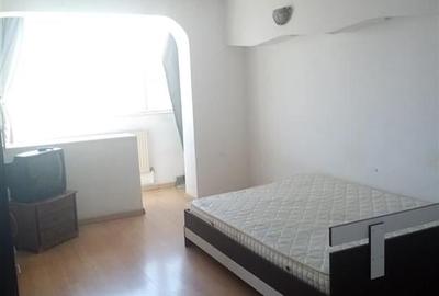 Apartament cu 3 camere decomandat în Cornișa