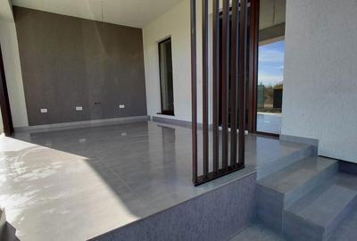 Casă cu 4 camere în Central - 2