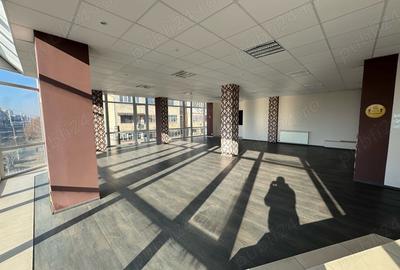 Spațiu comercial, de 150 mp, în Central - 8