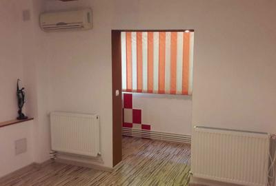 Apartament cu 3 camere decomandat în Central - 2