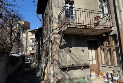 Casă cu 8 camere cu Teren 400 Mp în Armeneasca - 1