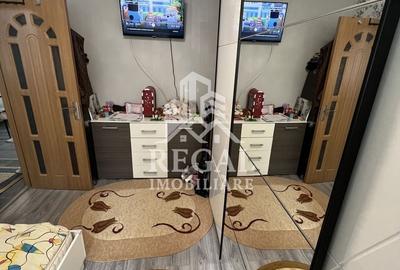 Apartament cu 3 camere semidecomandat, mobilat în Micro 4 - 8