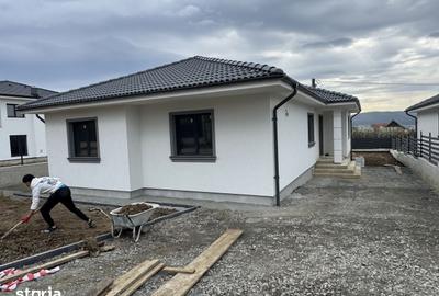 Casă cu 3 camere cu Teren 420 Mp în Central - 1