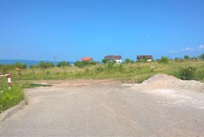 Teren de 450 mp, în Zăvoi