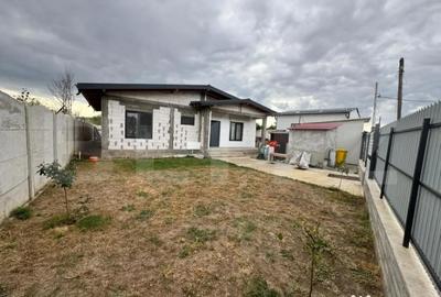Casă cu 3 camere cu Teren 800 Mp în Central - 2
