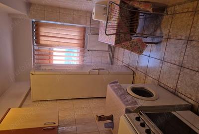 Apartament cu 2 camere decomandat în - 4