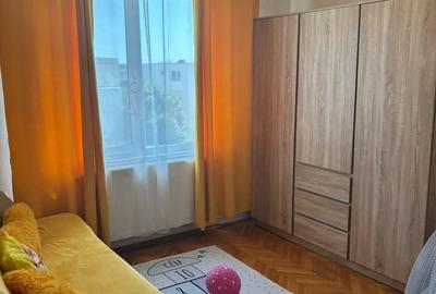 Apartament 2 camere cu balcon ?i copertina primitor, zona buna - 4