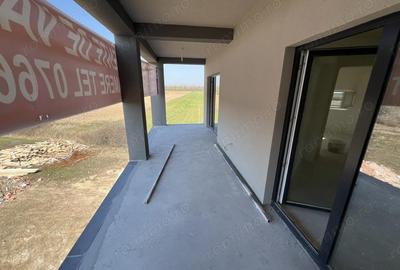 Apartament cu 2 camere decomandat în Bucovăț (Remetea Mare) - 2